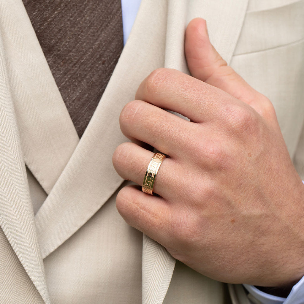 ANAM CARA | Men’s Wedding Ring in 9ct Gold - Rings