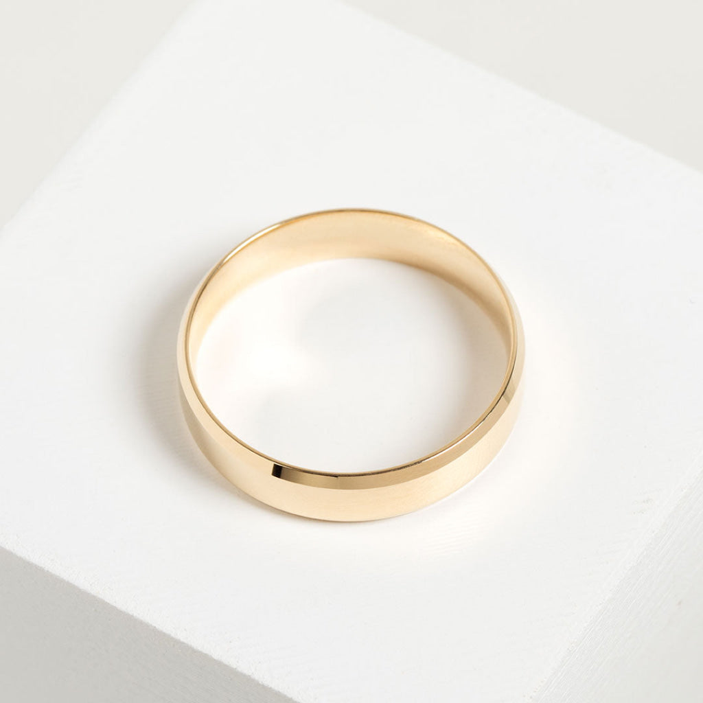 Baker 9ct yellow wedding band