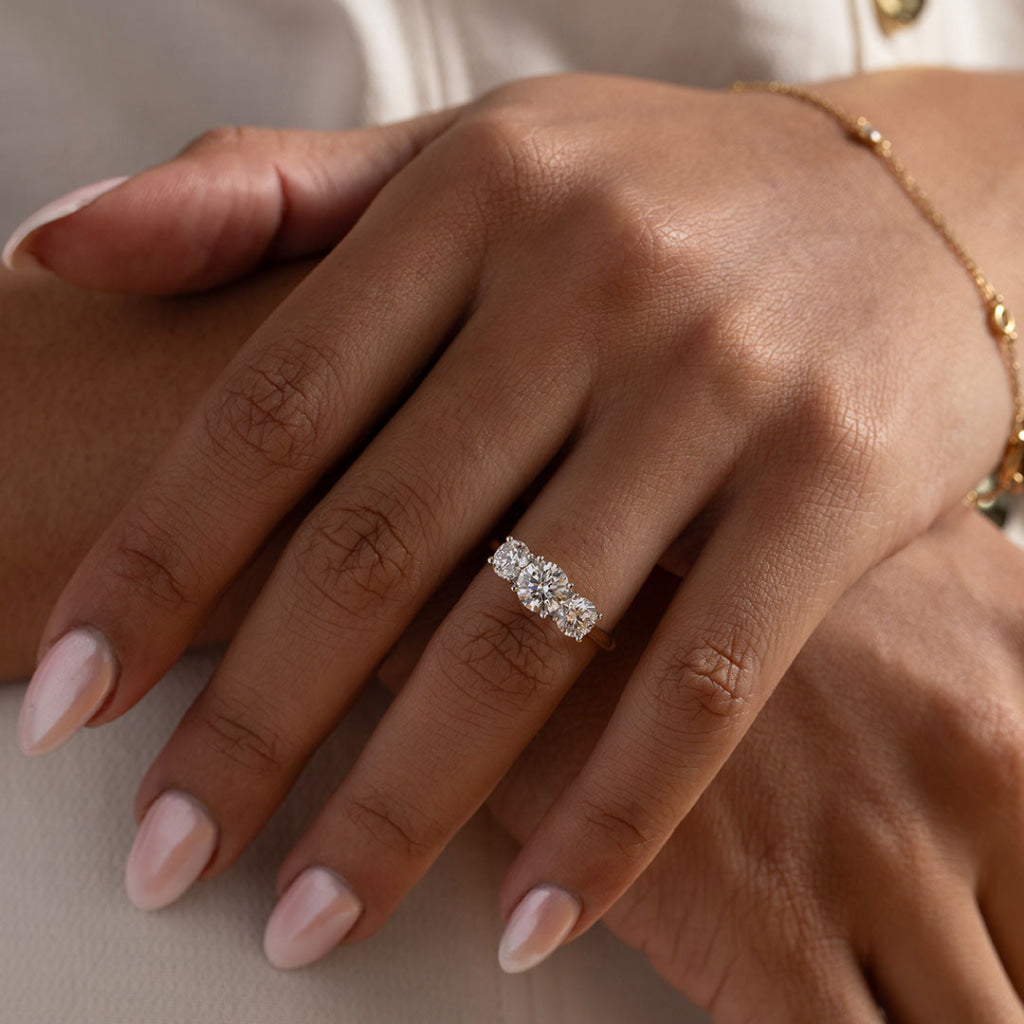 BAYBERRY 2ct | Round 3-Stone Lab Diamond Set in 18ct Gold