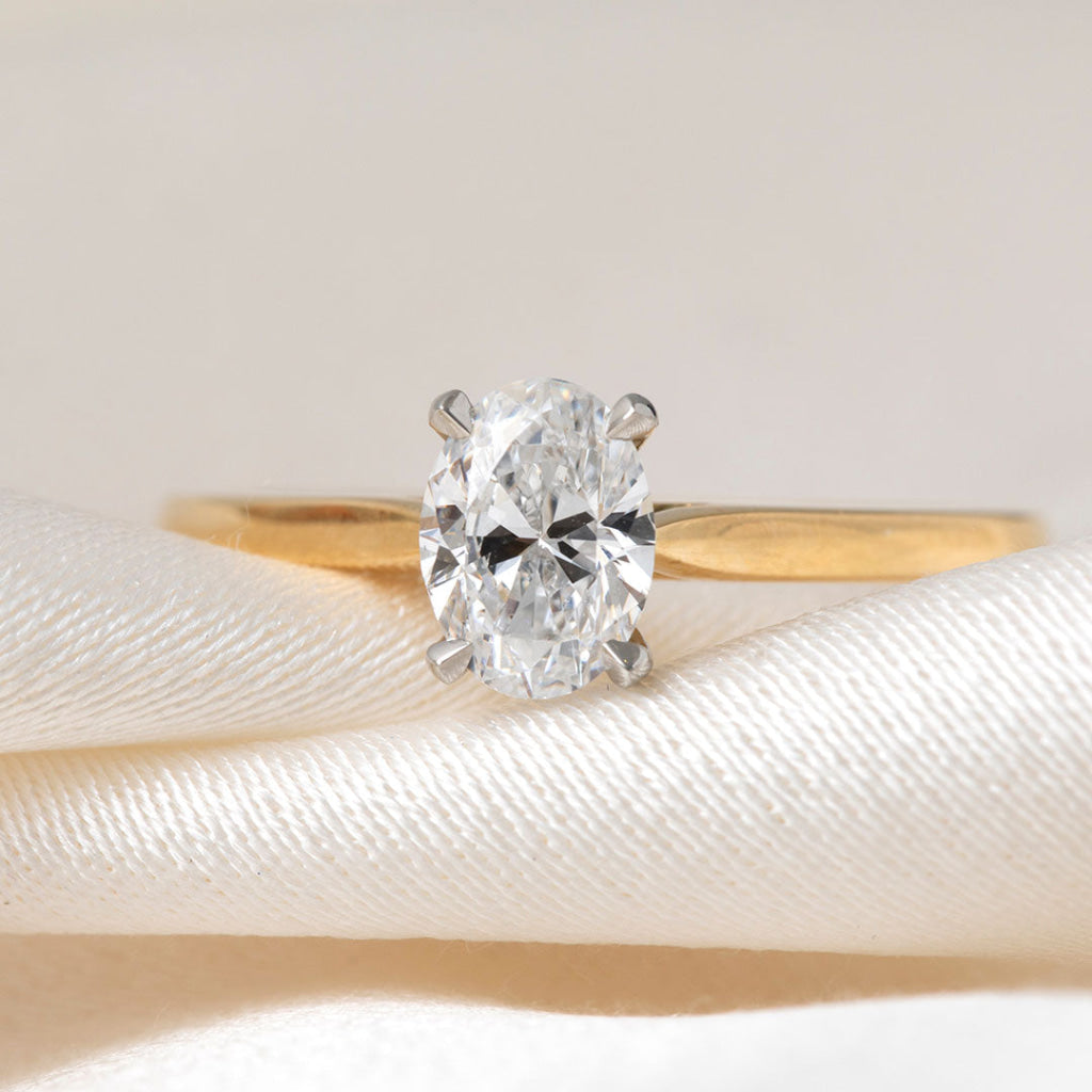 BORDEAUX 0.75ct | Oval Natural Diamond Engagement Ring