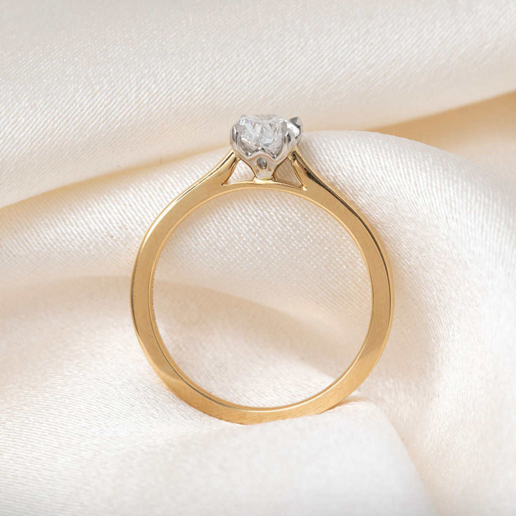 BORDEAUX 0.75ct | Oval Natural Diamond Engagement Ring