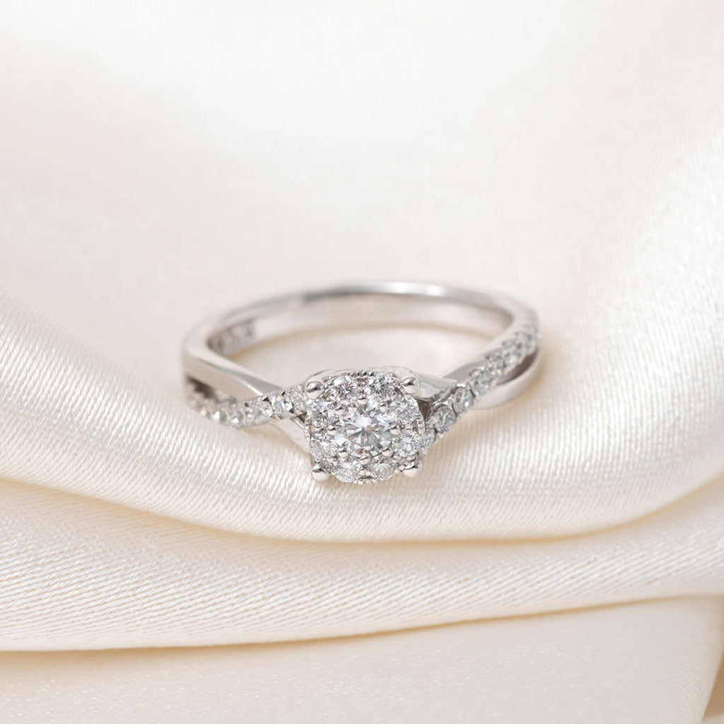 CHLOE 0.52ct | Round Halo Diamond Engagement Ring in 18ct