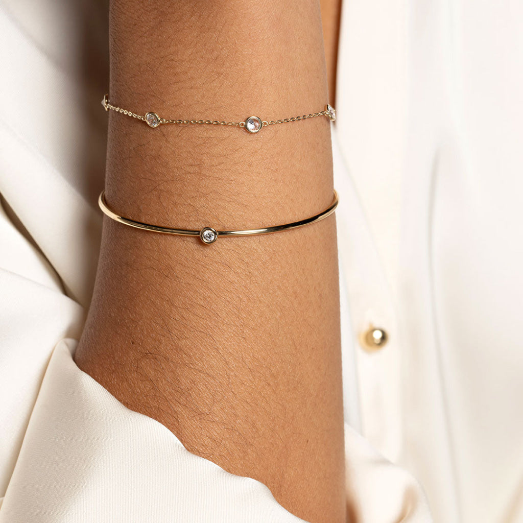 Solitaire Diamond Bangle | 18ct Gold - Bracelet