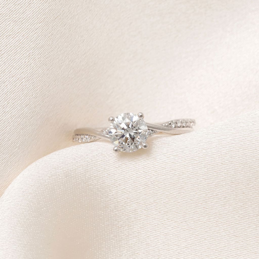 ENTWINE | Round Solitaire Lab Diamond Set in Platinum