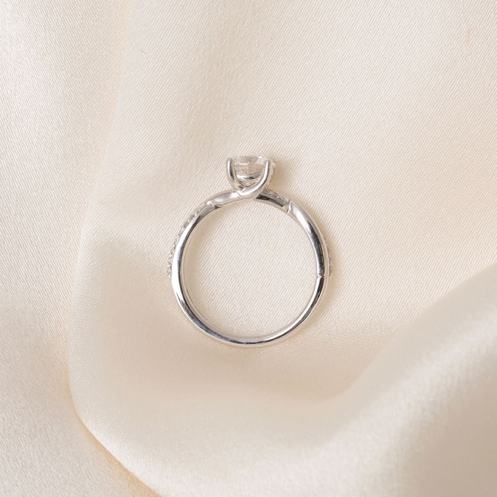 ENTWINE | Round Solitaire Lab Diamond Set in Platinum