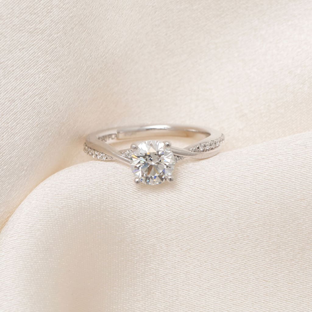 ENTWINE | Round Solitaire Lab Diamond Set in Platinum
