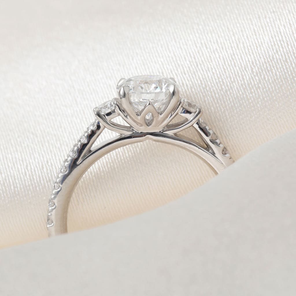 FLEUR 1.40ct | Round Solitaire Lab Grown Diamond Engagement
