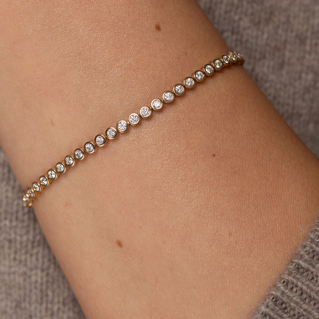 close up of bezel set diamond tennis bracelet