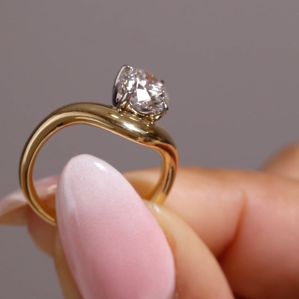 IMELDA | Round Solitaire Lab Diamond Set in 18ct Gold