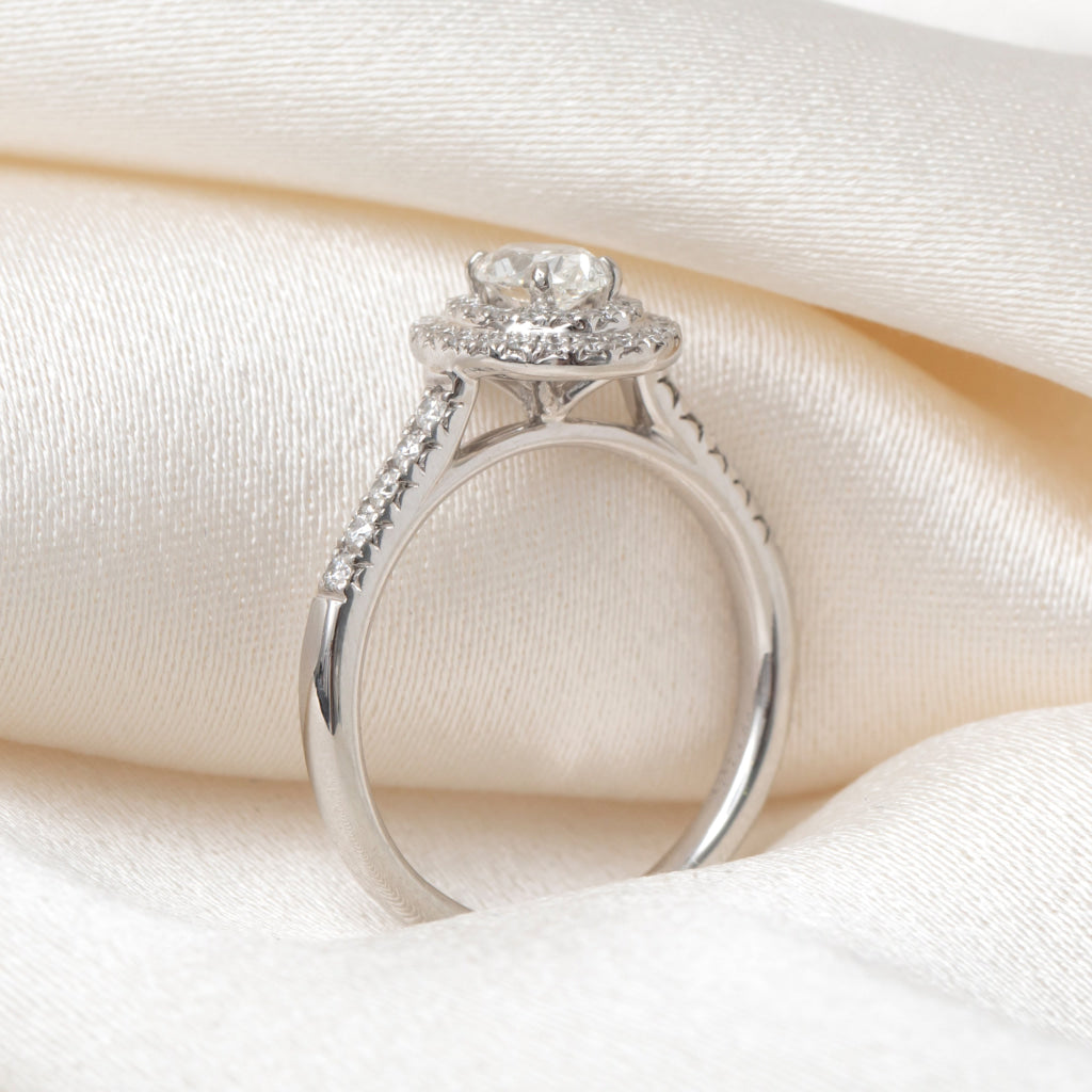 LEONA 0.80ct | Oval Halo Diamond Engagement Ring