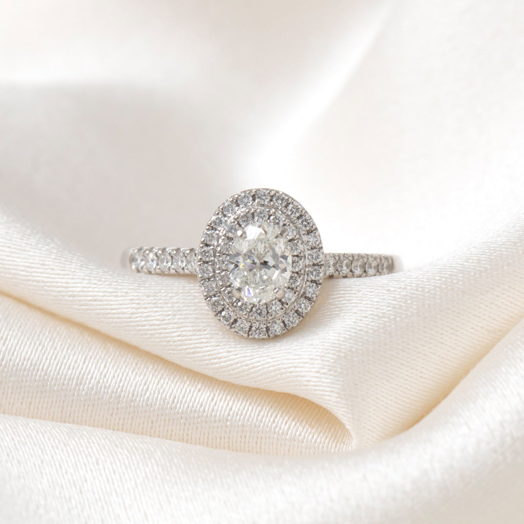 LEONA 0.80ct | Oval Halo Diamond Engagement Ring