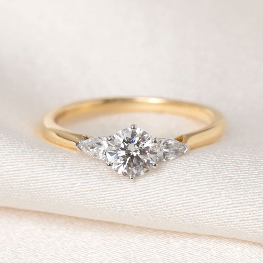 LUCA 0.70ct | Round 3-Stone Diamond Engagement Ring in 18ct