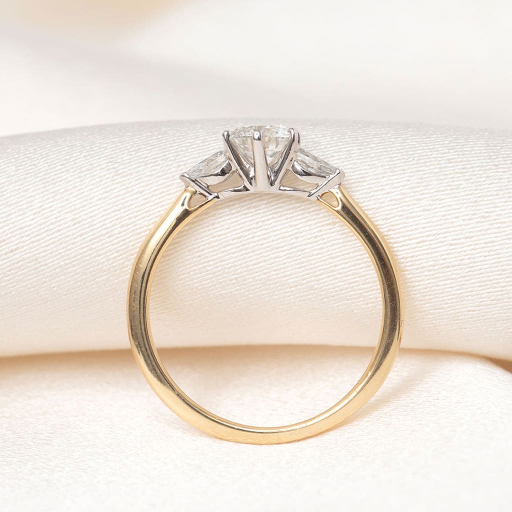 LUCA 0.70ct | Round 3-Stone Diamond Engagement Ring in 18ct