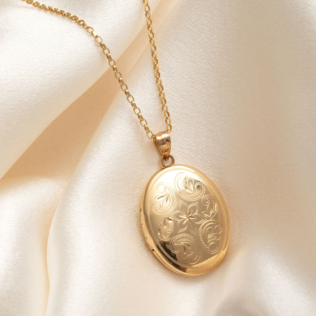 Oval Lockets Jewellery Oval Locket 9ct Gold Necklace