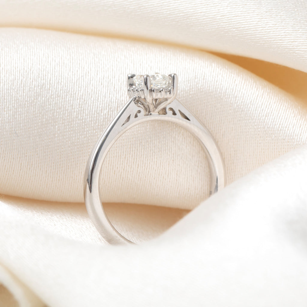 QUINCY 0.64ct | Emerald Cut Halo Diamond Engagement Ring