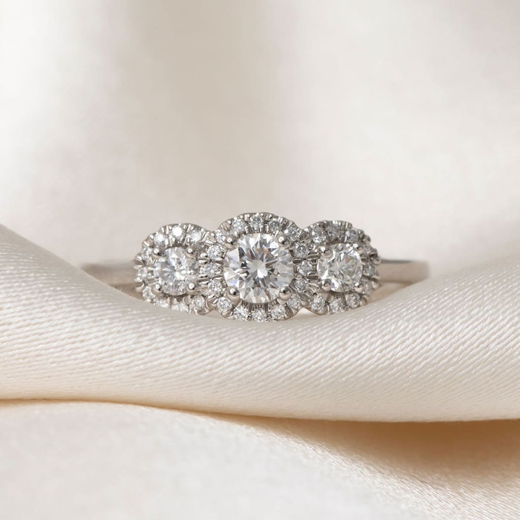STELLA 0.50ct | Round 3-Stone Diamond Engagement Ring