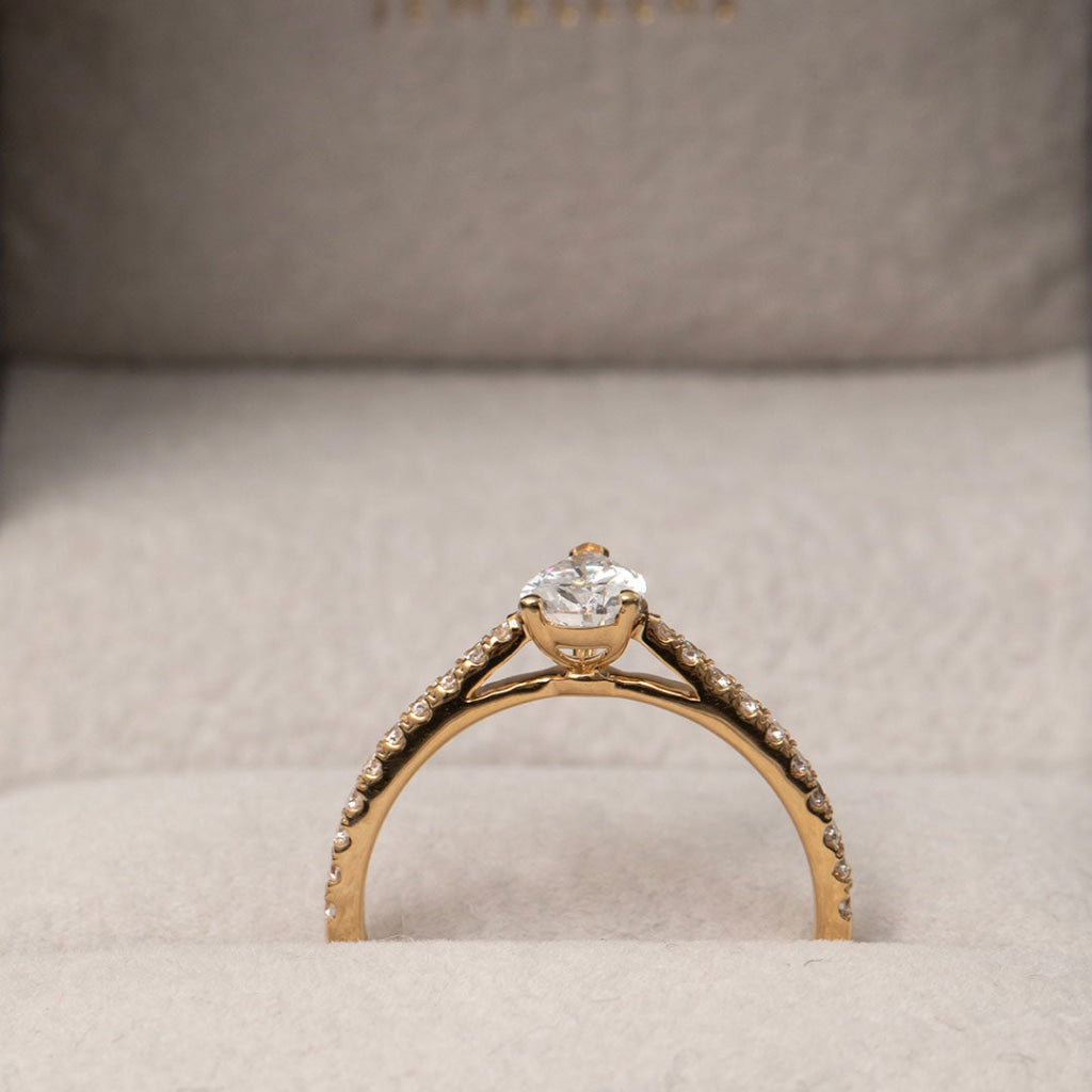 THALIA | Pear Cut Solitaire Lab Diamond Set in 18ct Gold
