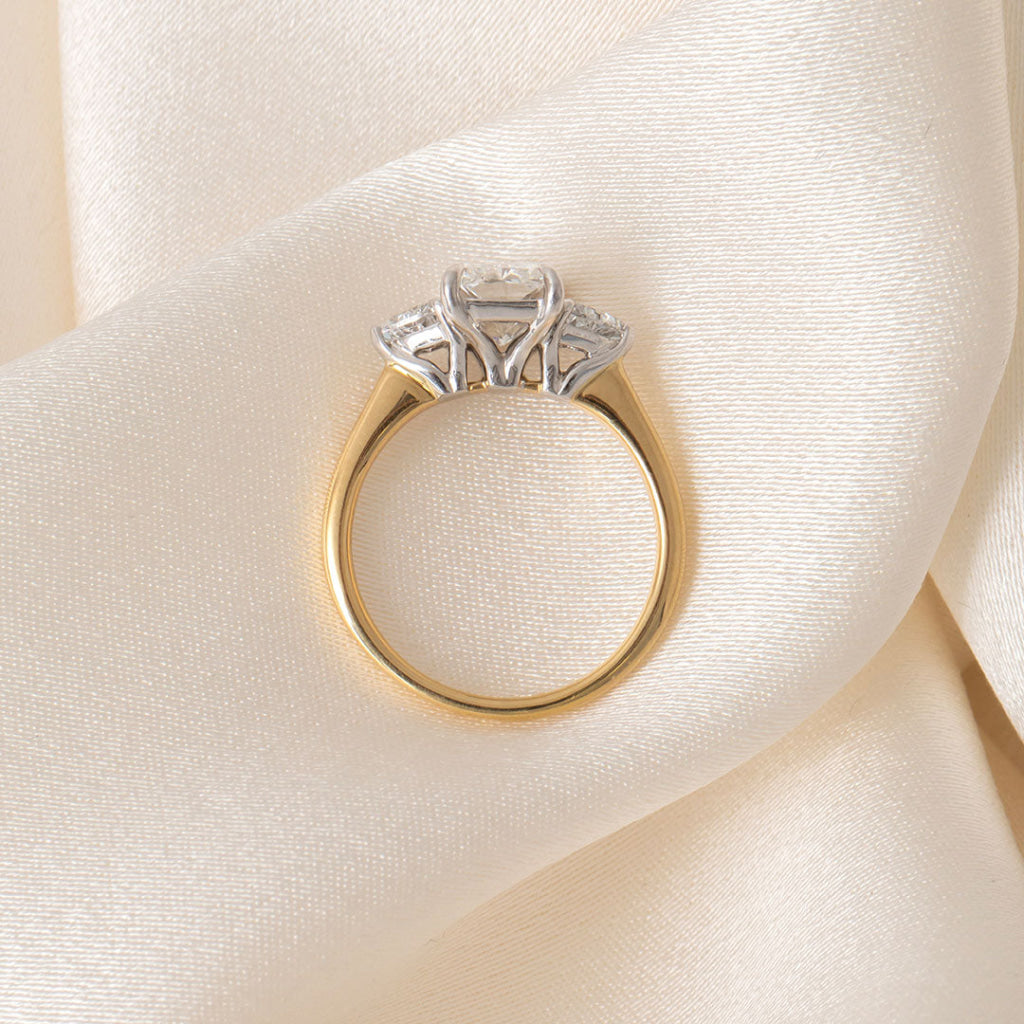 VENTURA | Radiant 3-Stone Lab Diamond Set in 18ct Gold