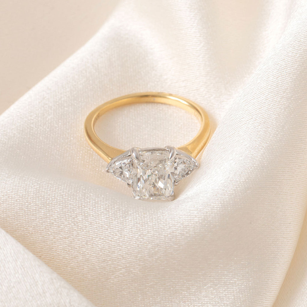 VENTURA | Radiant 3-Stone Lab Diamond Set in 18ct Gold