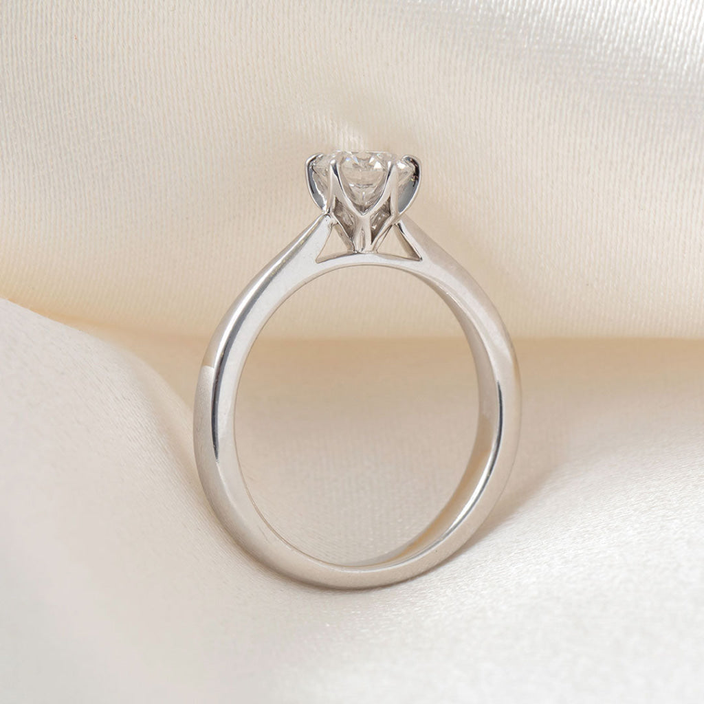 ZEUS 0.71ct | Round Solitaire Diamond Engagement Ring