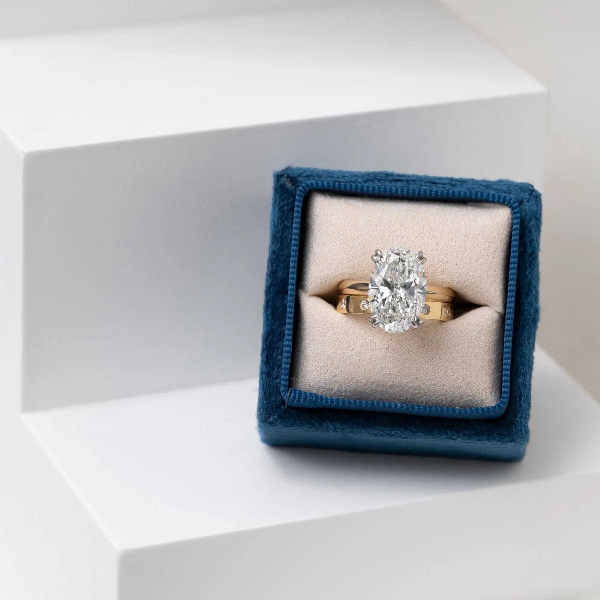 The Difference Between An Engagement Ring and Wedding Band
