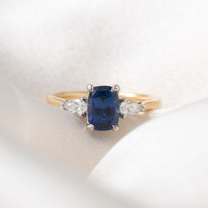GWEN | Sapphire & Diamond Ring