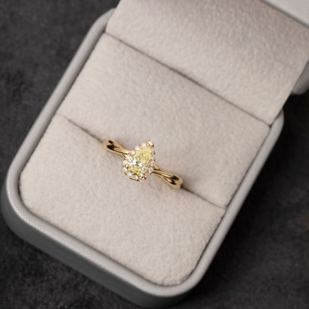 ALEX | Fancy Yellow Diamond Ring Set in 18ct Gold - Rings