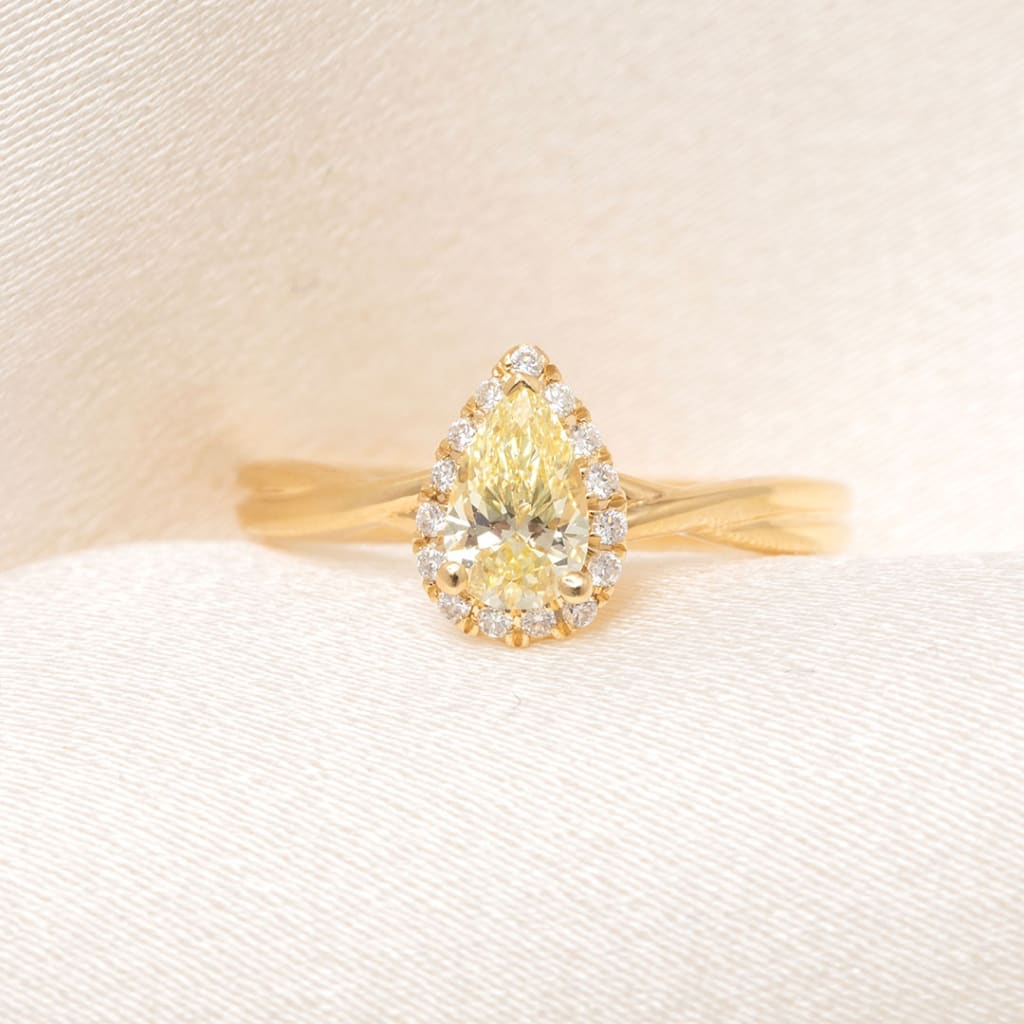 ALEX | Fancy Yellow Diamond Ring Set in 18ct Gold - Rings