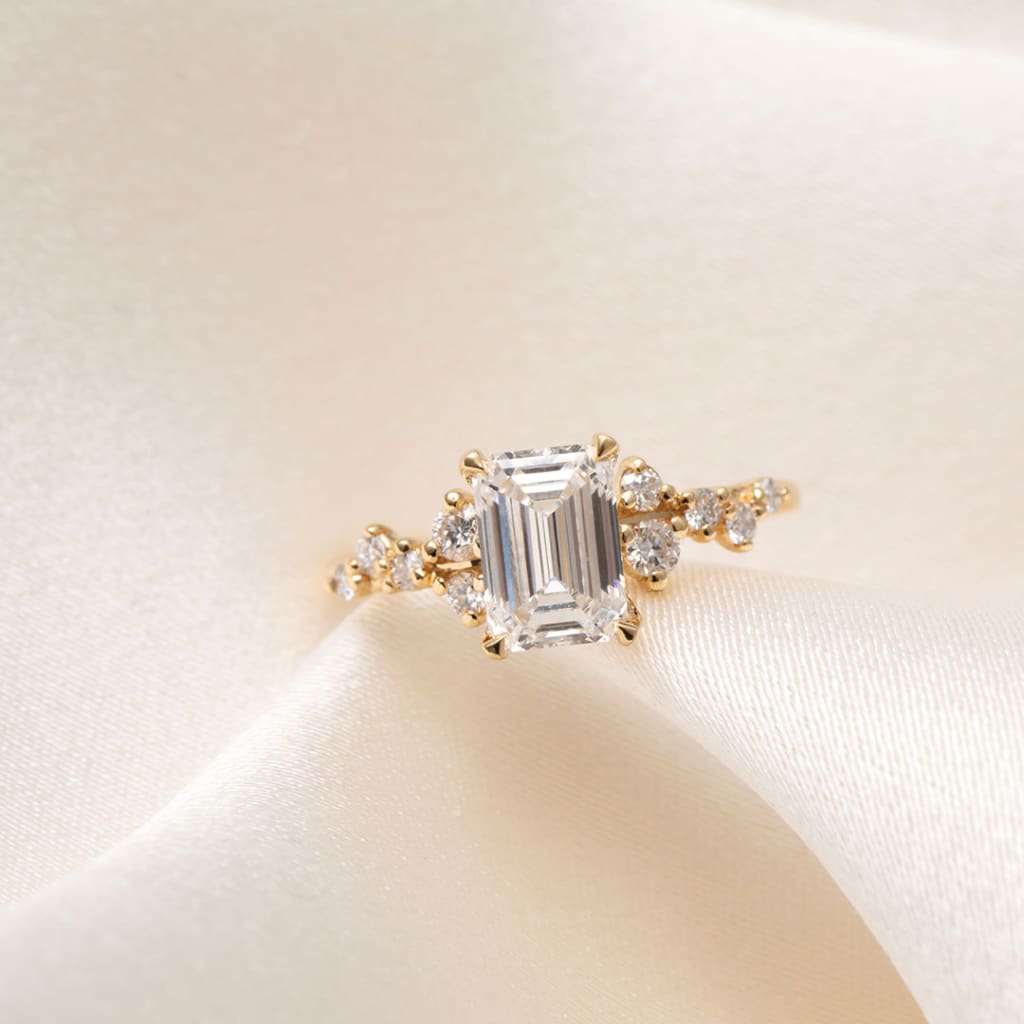 ALICE | Emerald Cut Solitaire Lab Diamond Set in 18ct Gold