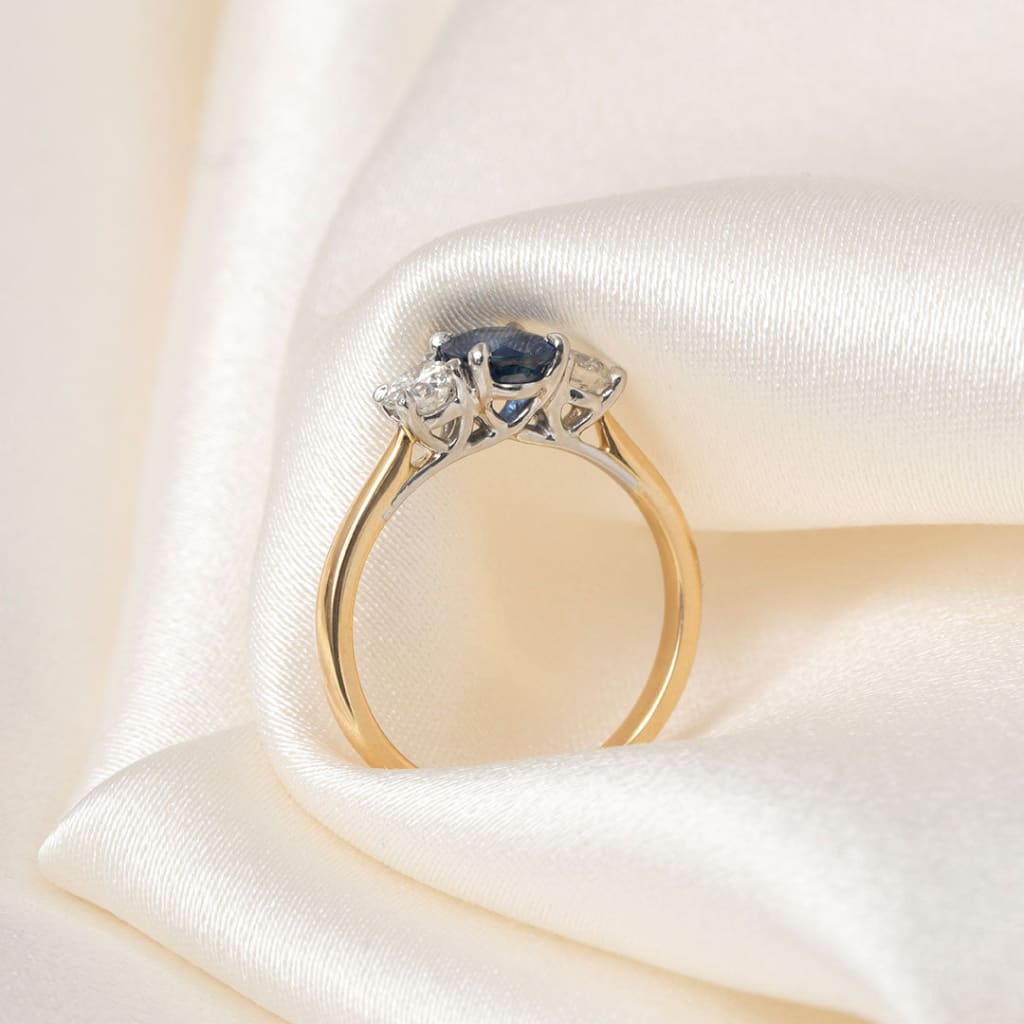 ALULA | Sapphire & Diamond Ring - Rings