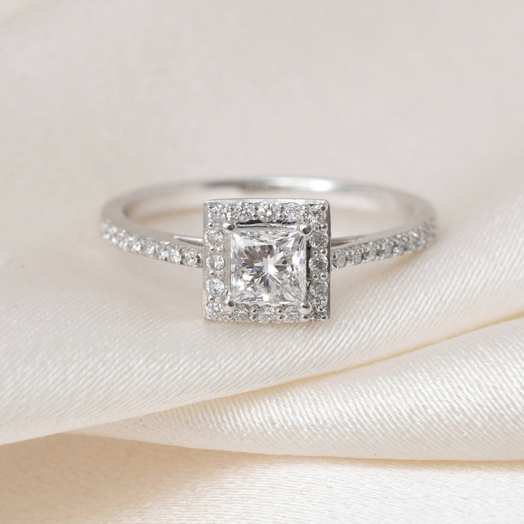 AMBER 0.70ct | Princess Halo Diamond Engagement Ring