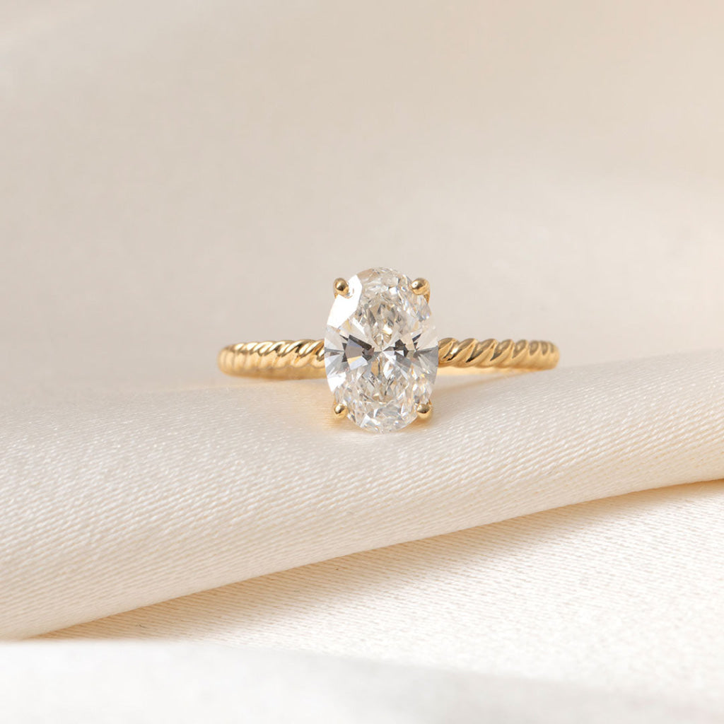 AMINA 1.50 | Oval Solitaire Lab Grown Diamond Engagement Ring in 18ct Gold