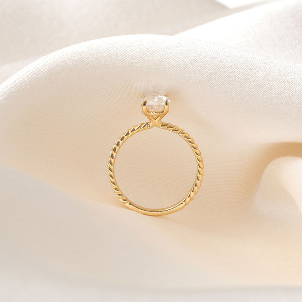 AMINA 1.50ct | Oval Solitaire Lab Grown Diamond Engagement