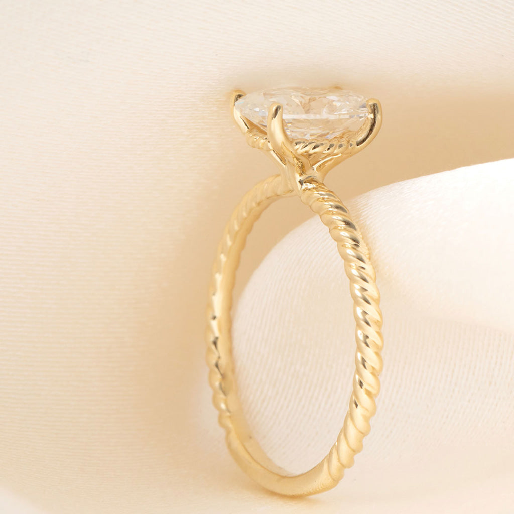 AMINA 1.50ct | Oval Solitaire Lab Grown Diamond Engagement