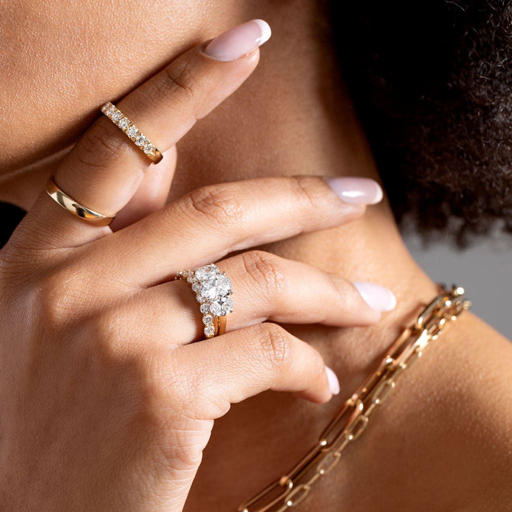 Woman wearing several diamond & gold rings - photo 1