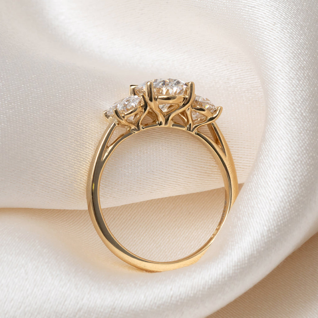 AMOUR Gold 2.50ct | Oval 3-Stone Lab Grown Diamond