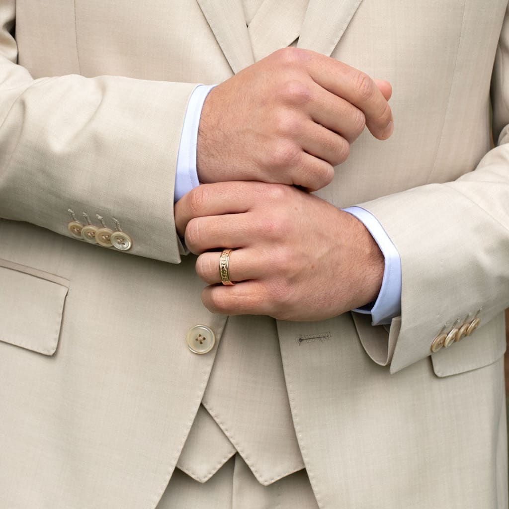 ANAM CARA | Men’s Wedding Ring in 9ct Gold - Rings
