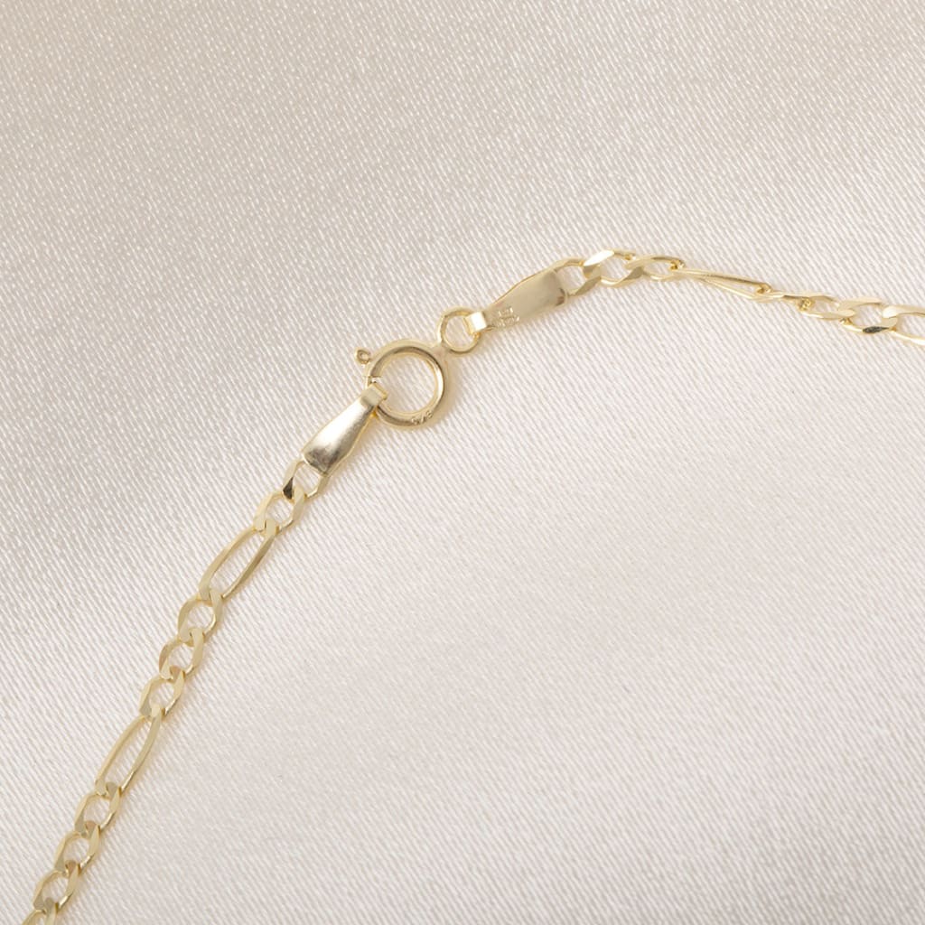 close up of catch on figaro anklet