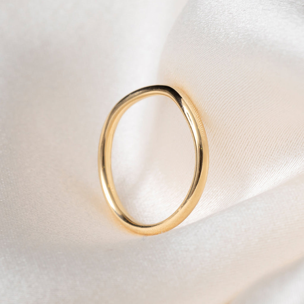 ARLO | Shaped Wedding Ring in 18ct Gold - Rings