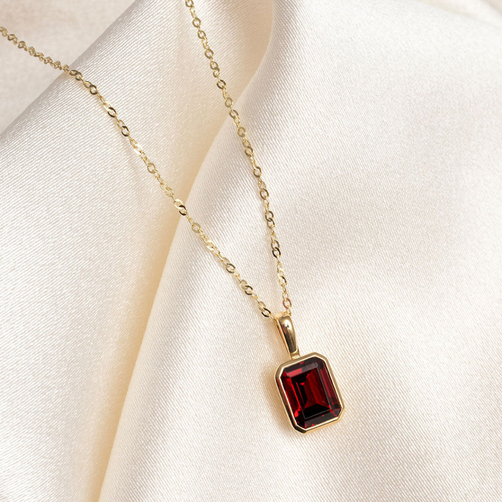 garnet gemstone yellow gold pendant and chain