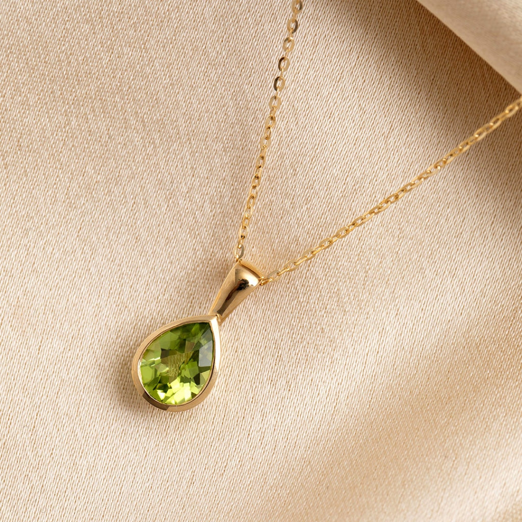 Peridot pear shape necklace close up