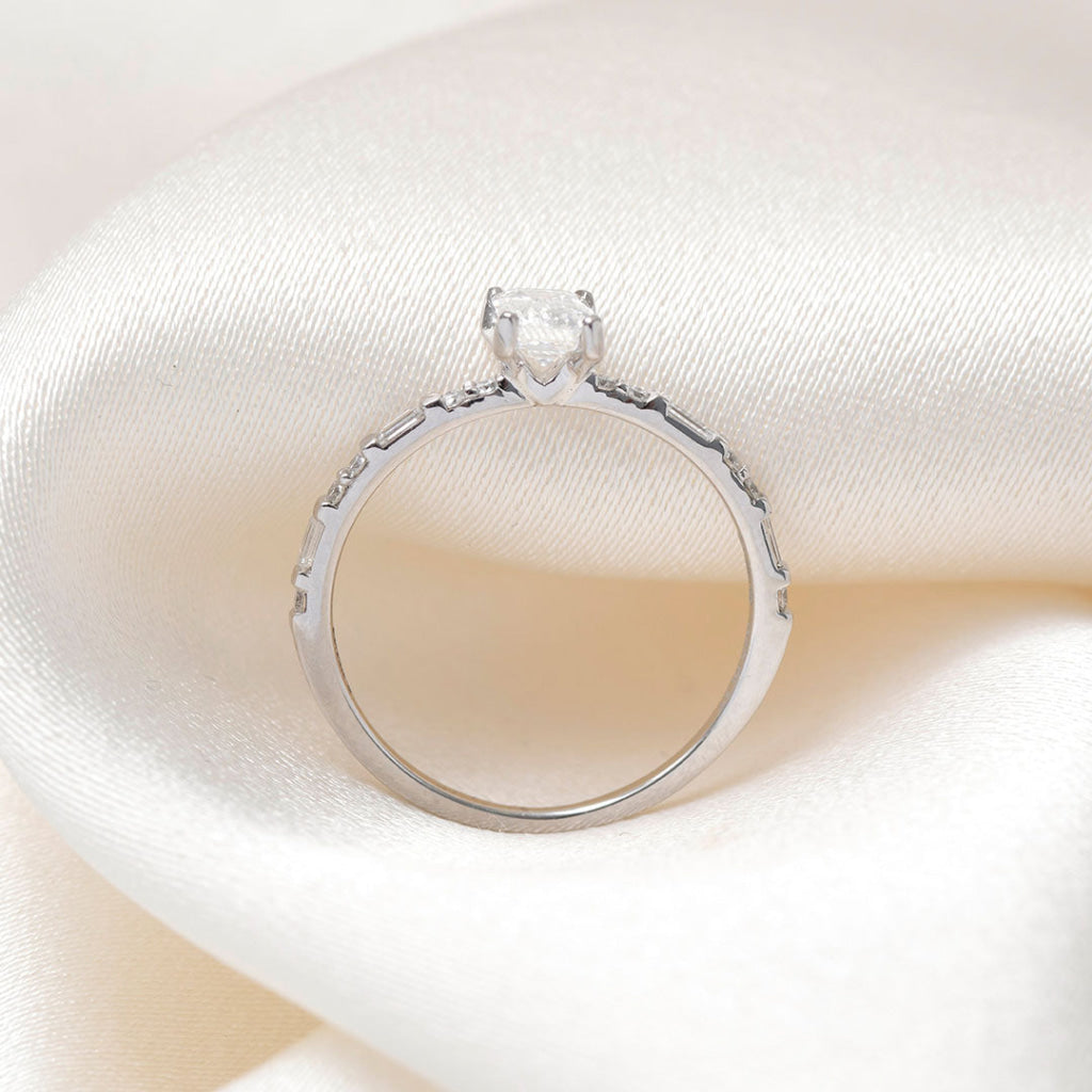 ASTORIA 0.75ct | Emerald Cut Diamond Engagement Ring