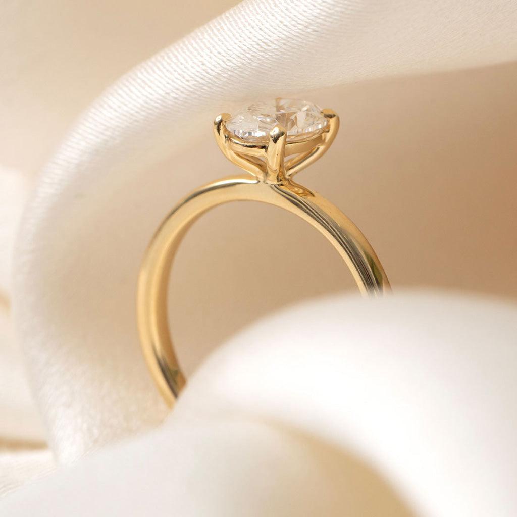 AVOCA 1ct | Oval Solitaire Lab Diamond Set in 18ct Gold