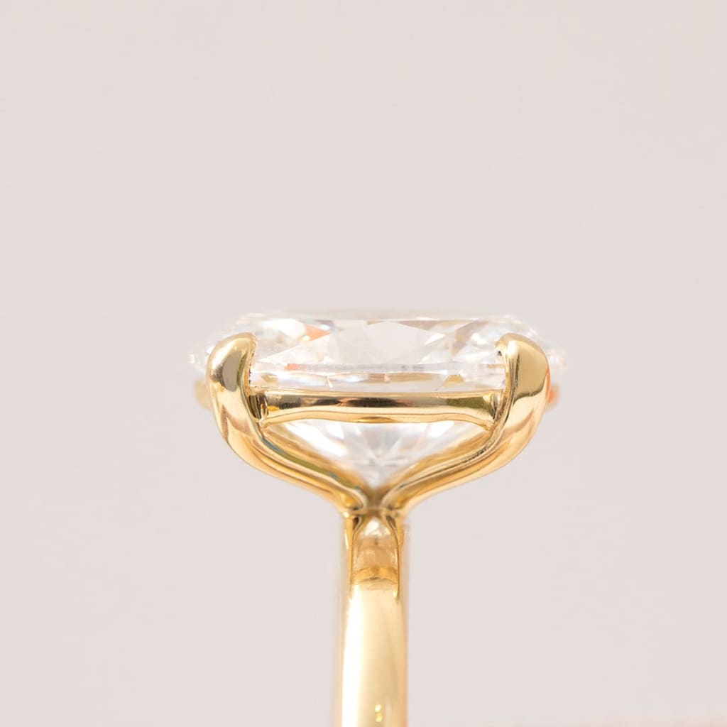 AVOCA 2.50ct | Oval Solitaire Lab Diamond Set in 18ct Gold