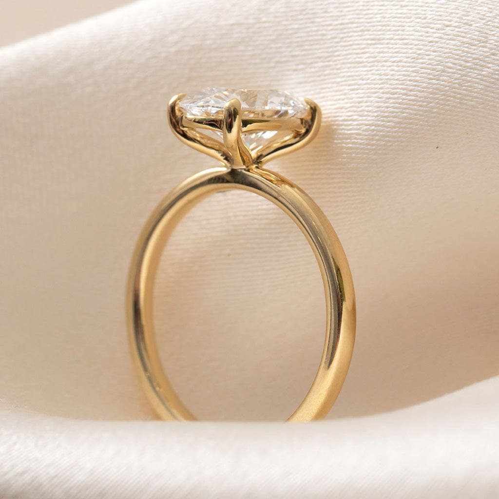 AVOCA 2ct | Oval Solitaire Lab Diamond Set in 18ct Gold