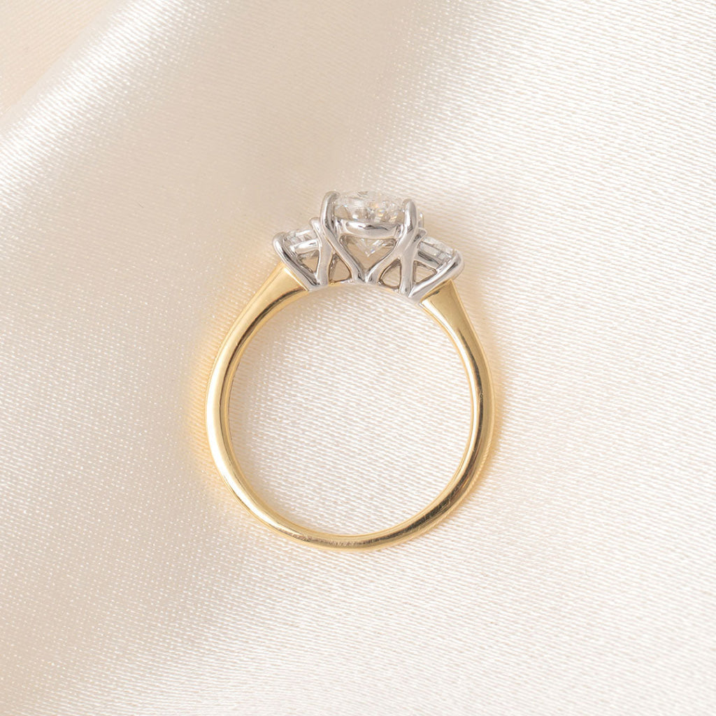 BARONESS 1.85ct | Oval 3-Stone Lab Diamond Set in 18ct Gold