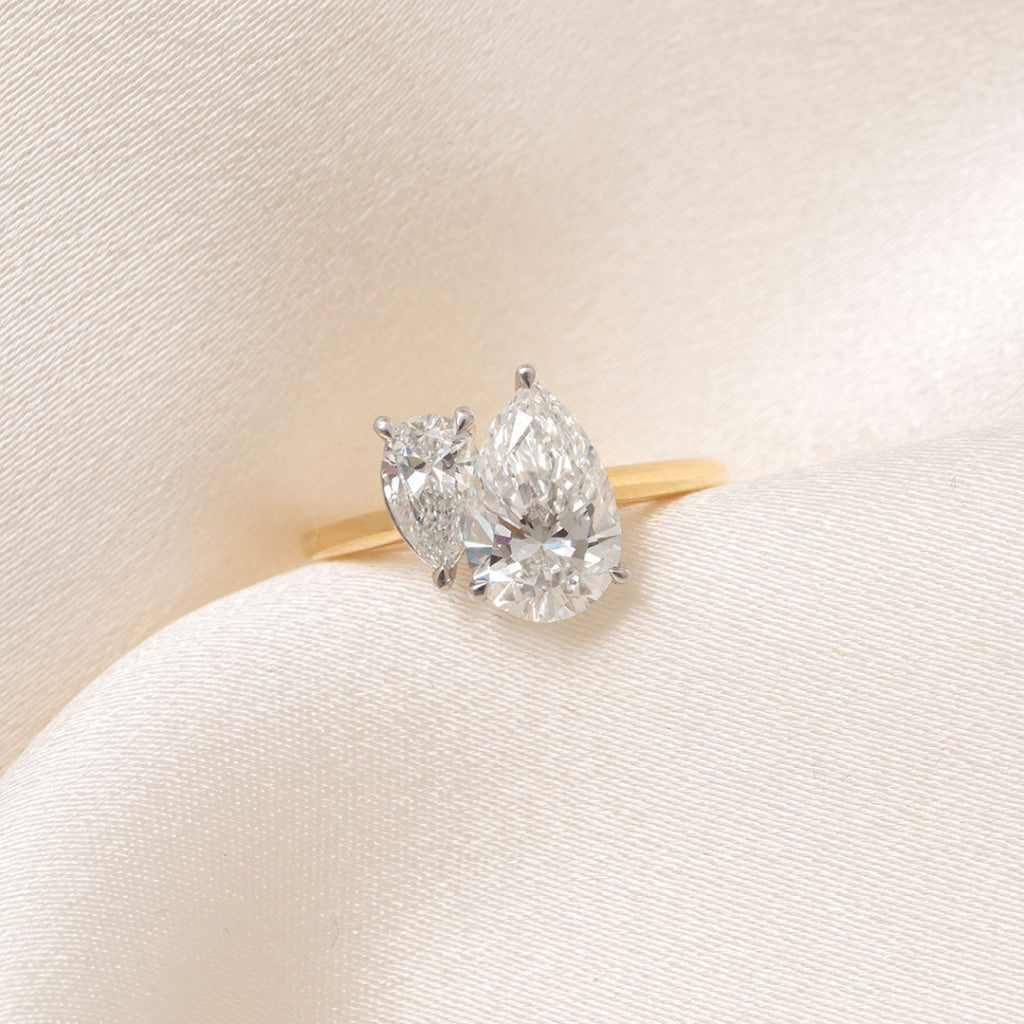 BLOOMSBURY | Pear Toi Et Moi Set in 18ct Gold 2.50ct - Rings