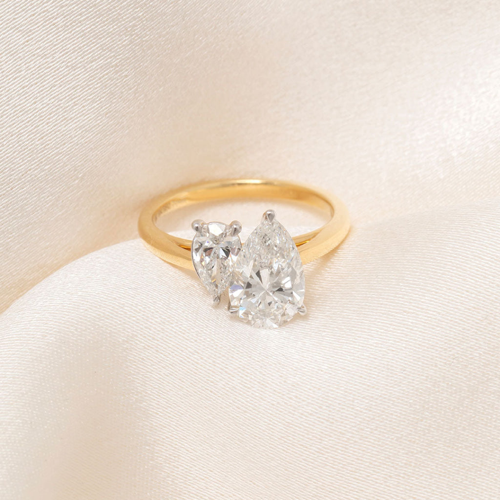 BLOOMSBURY | Pear Toi Et Moi Set in 18ct Gold 2.50ct - Rings