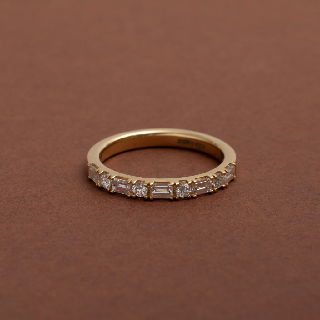 wedding ring with altrnating shaped diamonds