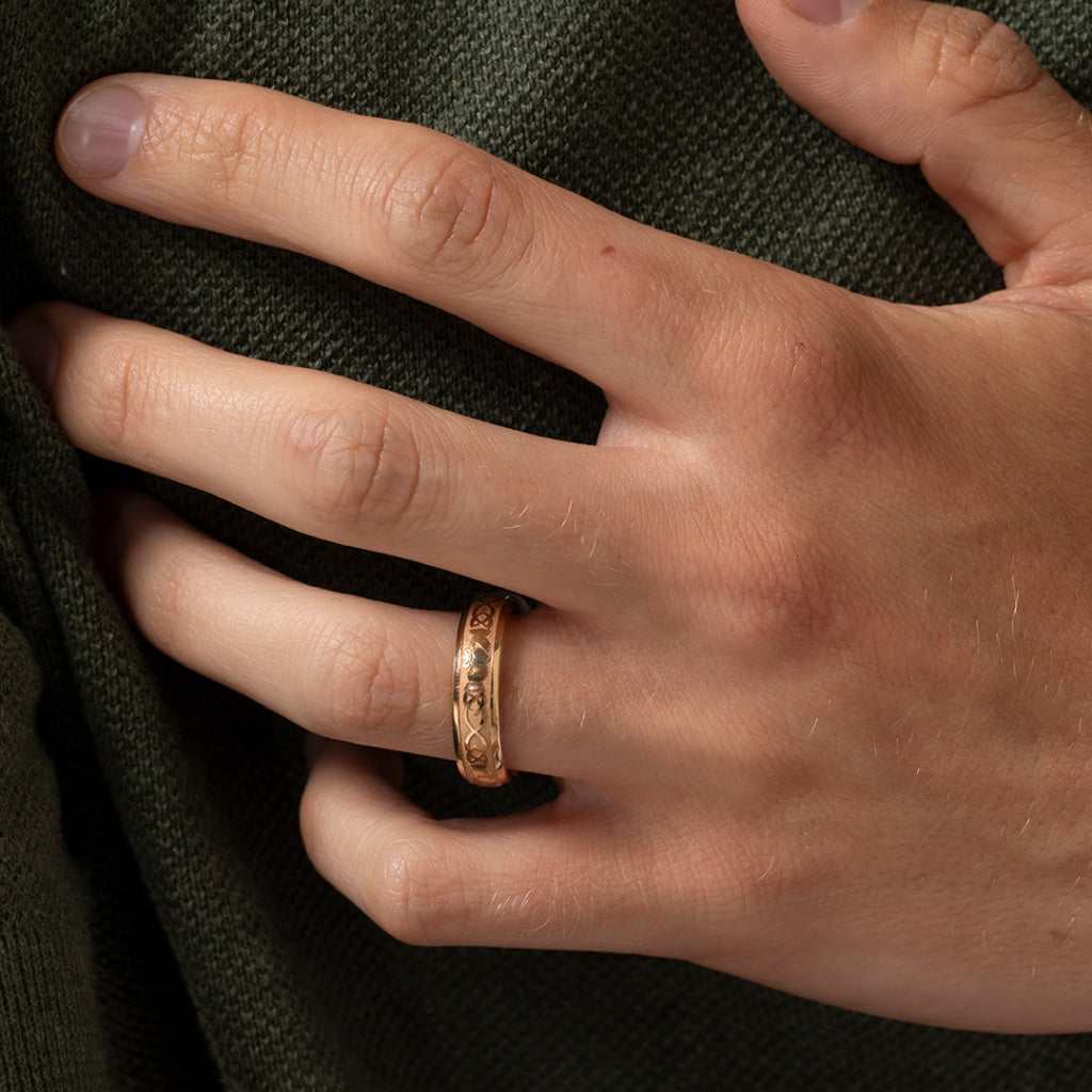 BYRNE | Men’s Wedding Ring in 9ct Gold - Rings